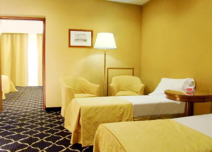 华美达（Wyndham Naples）