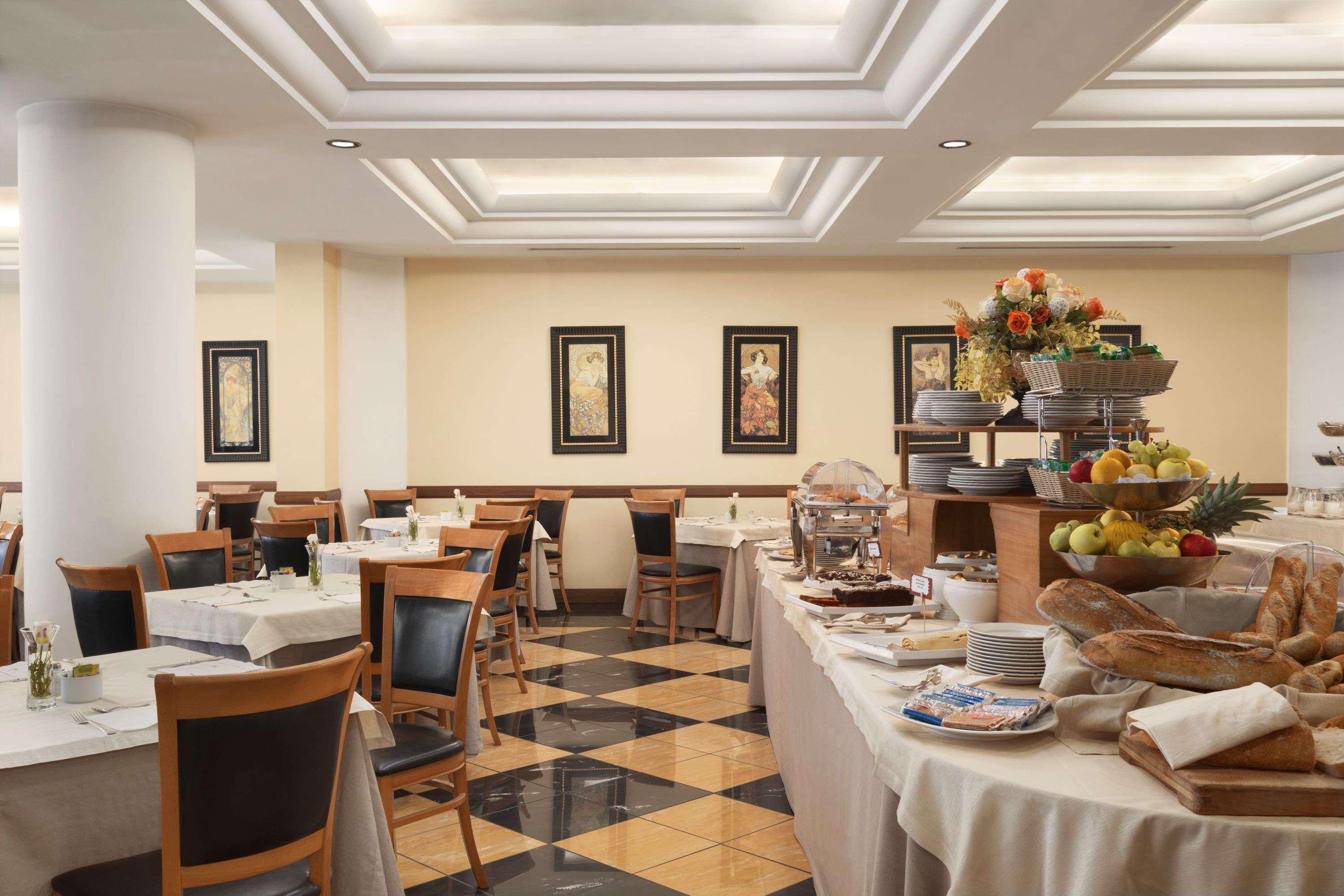 华美达（Wyndham Napoli）