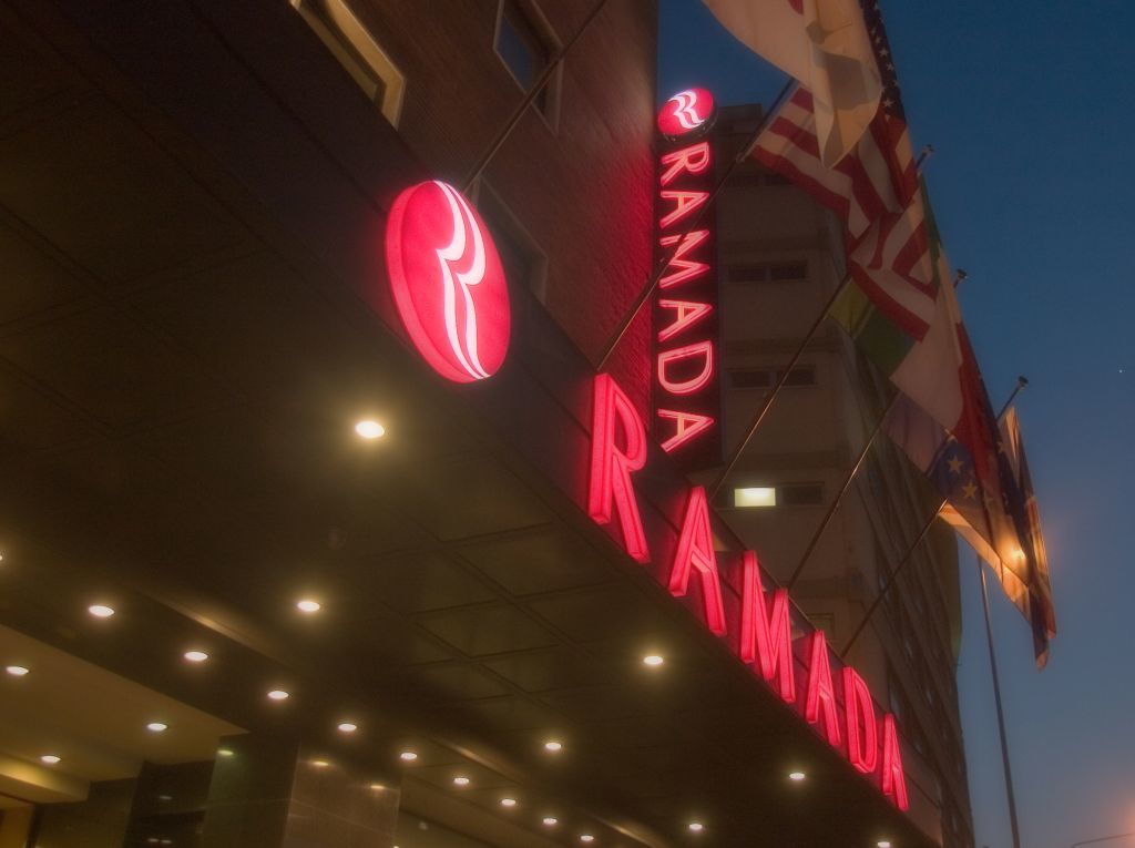 Ramada By Wyndham 4* Neapel